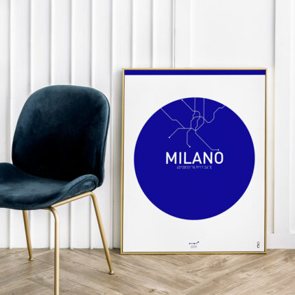 El póster "MILANO" de la colección City Collection captura la sofisticación y el estilo inconfundible de la capital mundial de la moda. Con un diseño moderno que refleja la vibrante industria de la moda milanesa, este póster celebra la elegancia, la alta costura y el dinamismo que caracterizan a la ciudad. Perfecto para los amantes de la moda y el diseño, el póster "MILANO" añade un toque chic y contemporáneo a cualquier espacio. ¡Transforma tu hogar con la esencia de la moda de Milán y su estilo inigualable!