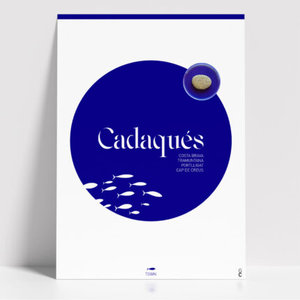 Póster Cadaqués minimalista con círculo azul oscuro y peces blancos sobre fondo blanco