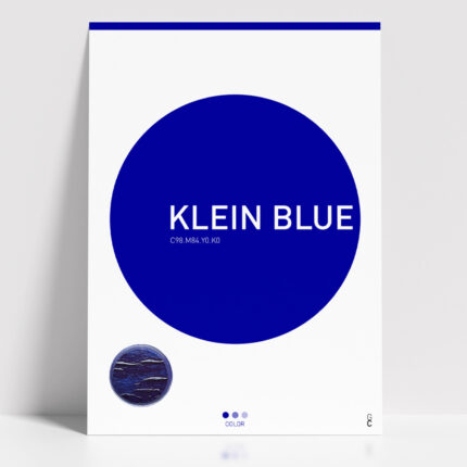 Póster Klein Blue minimalista en color azul intenso estilo Yves Klein