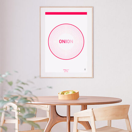 El póster "ONION" de la colección Food Collection es una pieza decorativa única que celebra la belleza natural de la cebolla. Con un diseño detallado y moderno, captura la textura y las capas de esta hortaliza de una manera artística y sofisticada. Perfecto para la cocina o cualquier espacio que busque un toque fresco y natural, este póster resalta con su estilo minimalista y colores vibrantes.